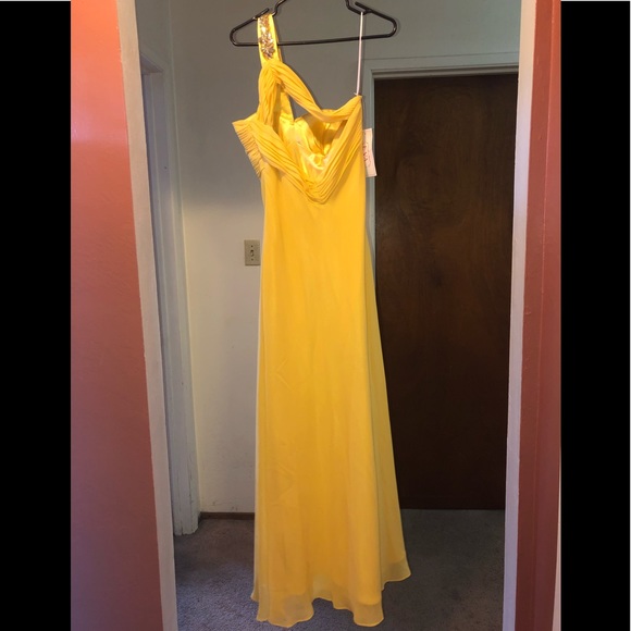 Prom dress - Picture 2 of 3